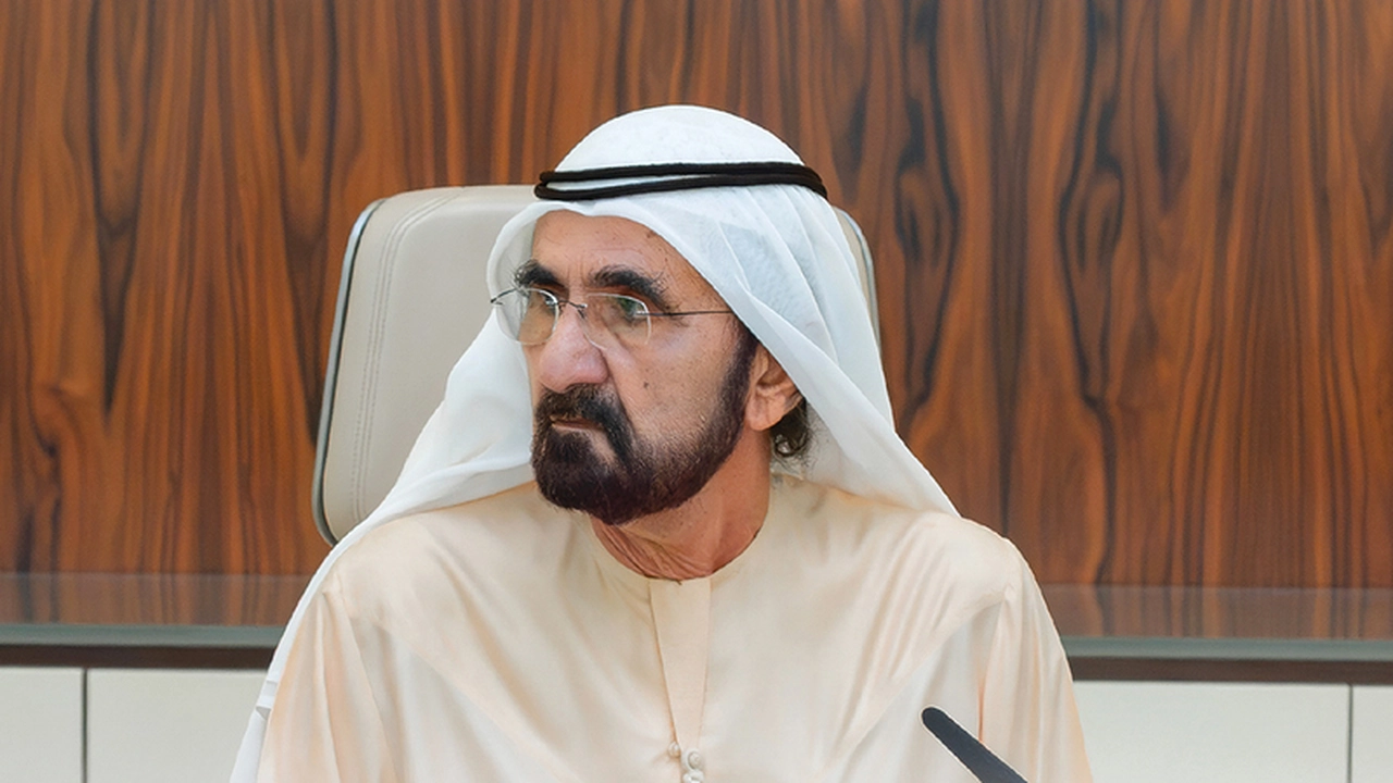 محمد بن راشد يستعرض إنجازات قطاع السياحة في الدولة لعام 2025